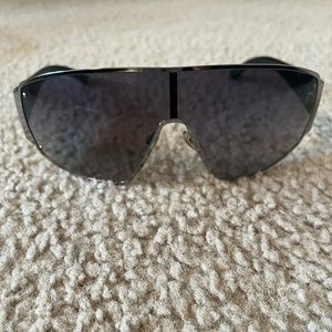 Authentic Gucci men’s sunglasses in good condition.